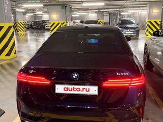2024 BMW 5 серии 530i xDrive VIII (G60/G61/G68), синий, 7400000 рублей, вид 3