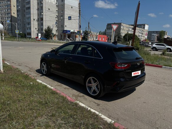 2018 Kia Ceed III, чёрный, 1590000 рублей - вид 4