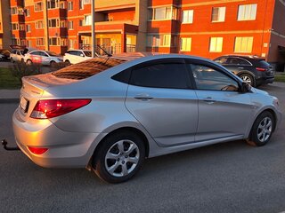 2013 Hyundai Solaris I, серебристый, 850000 рублей, вид 4