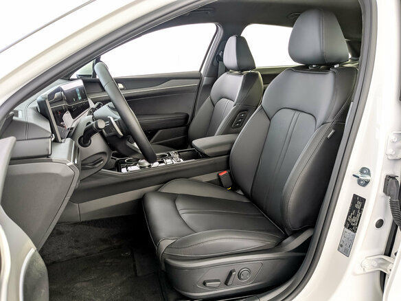 2026 Kia K5 III Рестайлинг, белый, 4630000 рублей - вид 19