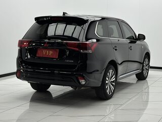 2022 Mitsubishi Outlander III Рестайлинг 3, чёрный, 1850000 рублей, вид 4