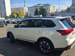2021 Mitsubishi Outlander III Рестайлинг 3, белый, 2470000 рублей, вид 5