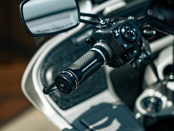 2023 Harley-Davidson CVO Road Glide, серебристый, 5850000 рублей - вид 8