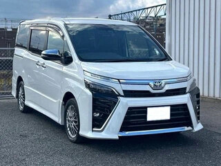 2021 Toyota Voxy III (R80) Рестайлинг, белый, 1799000 рублей, вид 1
