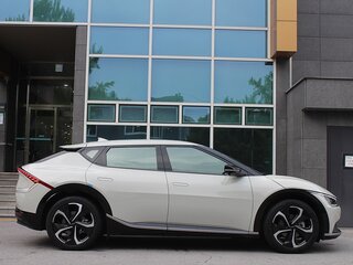 2022 Kia EV6 Long Range I, бежевый, 3300000 рублей, вид 5