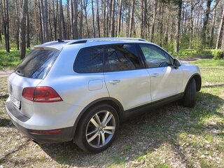 2013 Volkswagen Touareg II, серебристый, 1350000 рублей, вид 5