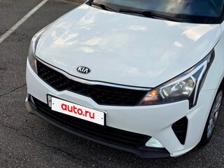 2020 Kia Rio IV Рестайлинг, белый, 1530000 рублей, вид 2