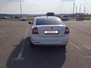 2013 Skoda Octavia II (A5) Рестайлинг, белый, 600000 рублей, вид 3