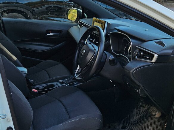 2018 Toyota Corolla Sport XII (E210), белый, 1700000 рублей - вид 20