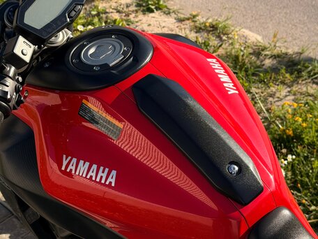 2015 Yamaha MT-07 (FZ-07), красный, 480000 рублей, вид 4