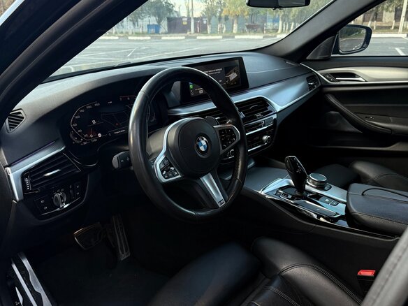 2019 BMW 5 серии 530i VII (G30/G31/G38), чёрный, 3100000 рублей - вид 7