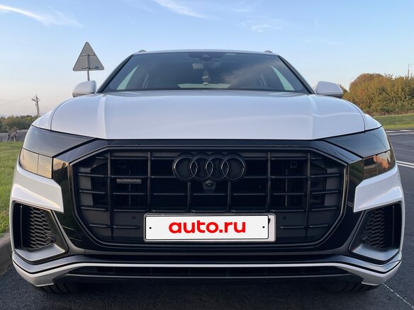 2020 Audi Q8 55 TFSI I (4M), белый, 5400000 рублей - вид 6