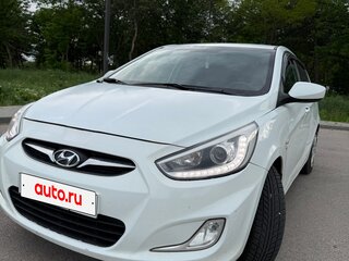 2013 Hyundai Solaris I, белый, 600000 рублей, вид 1