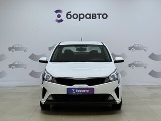 2021 Kia Rio IV Рестайлинг, белый, 1650000 рублей, вид 2