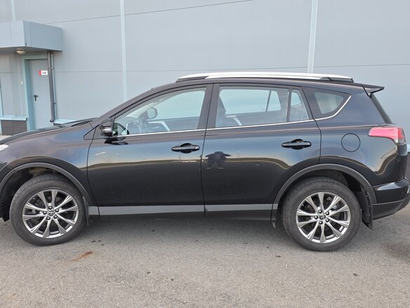 2017 Toyota RAV4 IV (XA40) Рестайлинг, серый, 2780000 рублей - вид 3