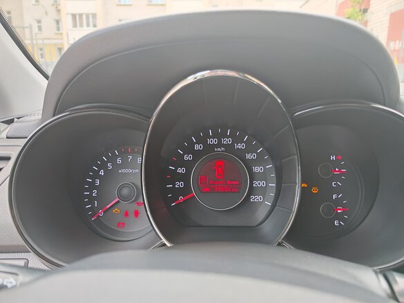 2012 Kia Rio 4-speed III, серый, 800000 рублей - вид 13