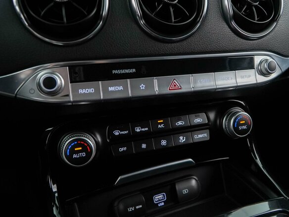 2021 Kia Stinger I Рестайлинг, белый, 2549077 рублей - вид 17