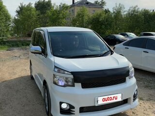 2010 Toyota Voxy II (R70) Рестайлинг, белый, 1299000 рублей, вид 2
