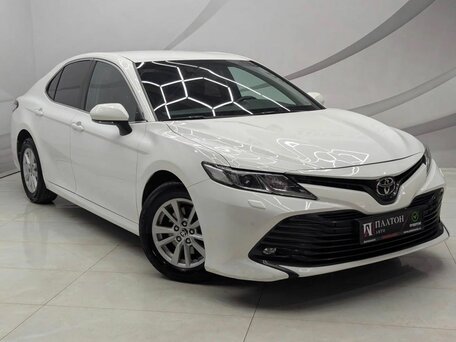 2020 Toyota Camry VIII (XV70), белый, 2579000 рублей, вид 3