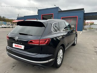 2020 Volkswagen Touareg III, чёрный, 4500000 рублей, вид 3