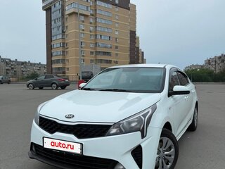 2021 Kia Rio IV Рестайлинг, белый, 1450000 рублей, вид 1