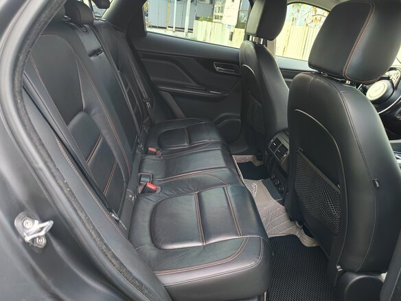 2016 Jaguar F-Pace I, белый, 2350155 рублей - вид 13