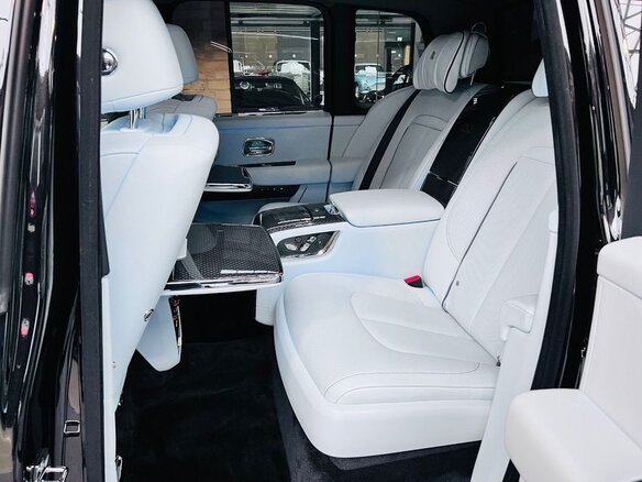 2026 Rolls-Royce Cullinan Black Badge I Рестайлинг (Series II), чёрный, 64350000 рублей - вид 12
