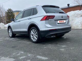2019 Volkswagen Tiguan II, серебристый, 3050000 рублей, вид 4