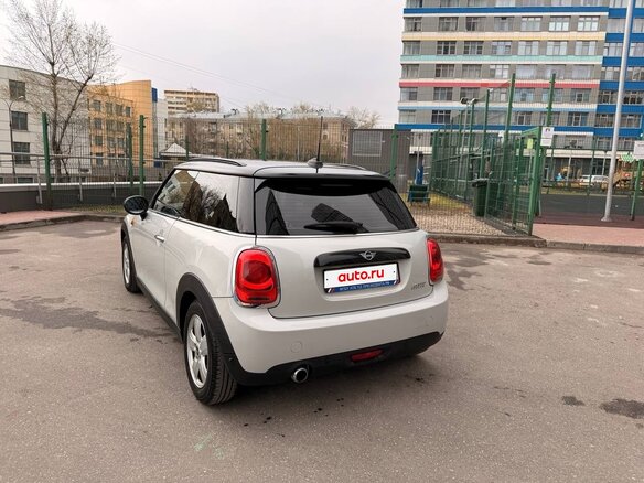 2019 Mini Hatch Cooper III (F55/F56) Рестайлинг, серебристый, 2050000 рублей - вид 5