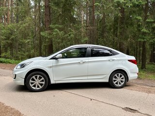 2011 Hyundai Solaris I, белый, 550000 рублей, вид 4