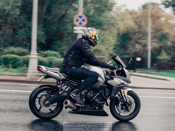 2006 Yamaha FZ1, серебристый, 750000 рублей