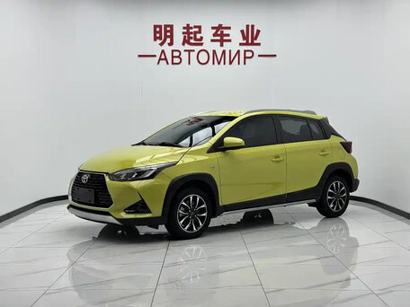 2022 Toyota Yaris IV, жёлтый, 1412111 рублей, вид 2