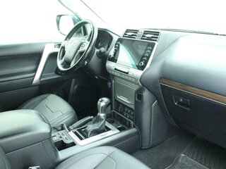 2020 Toyota Land Cruiser Prado 150 Series Рестайлинг 3, белый, 5950000 рублей, вид 3