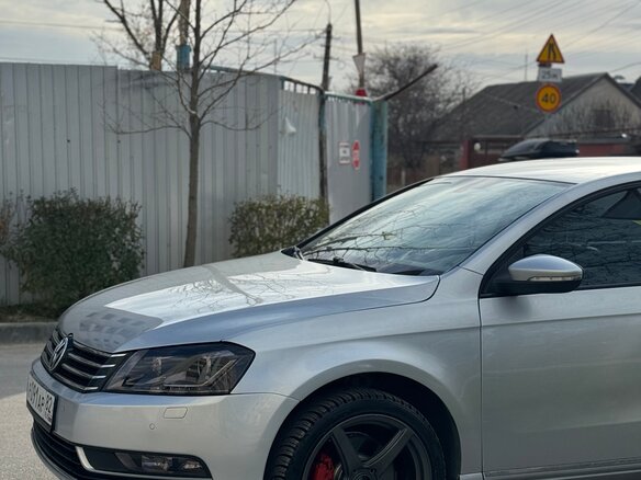2012 Volkswagen Passat B7, серебристый, 999999 рублей - вид 3