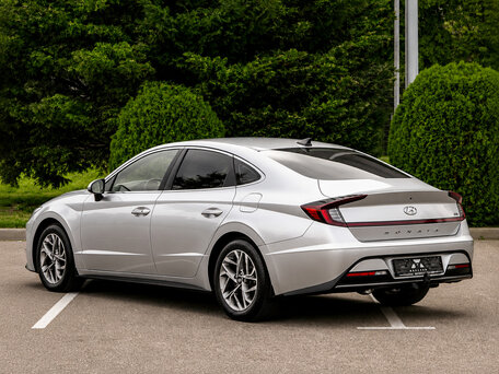 2021 Hyundai Sonata VIII (DN8), серый, 2155000 рублей, вид 4