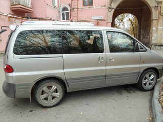 2002 Hyundai H-1 I, серый, 700000 рублей, вид 2