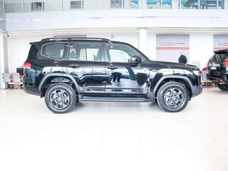 2025 Toyota Land Cruiser 300 Series, чёрный, 16400000 рублей, вид 4