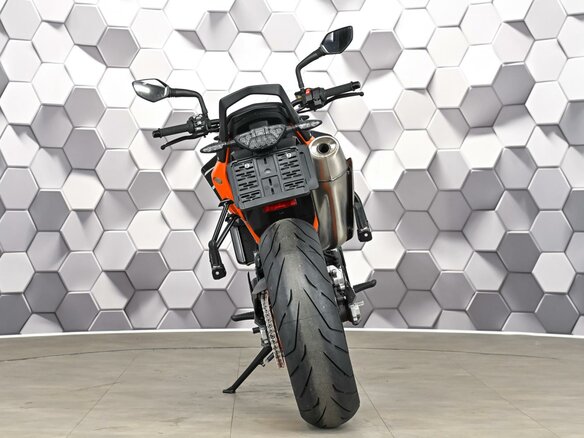 2023 KTM 890 Duke GP, чёрный, 899000 рублей - вид 5