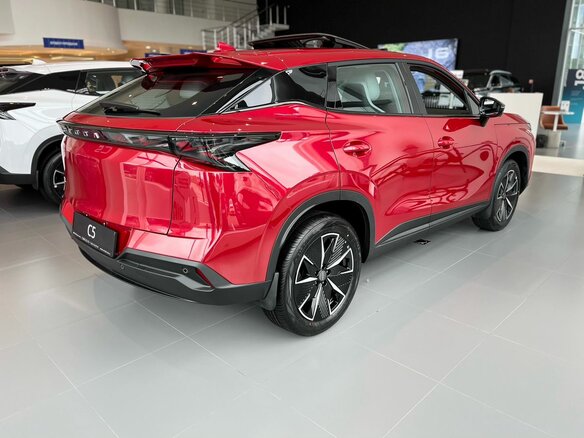 2026 Omoda C5 II, красный - вид 3
