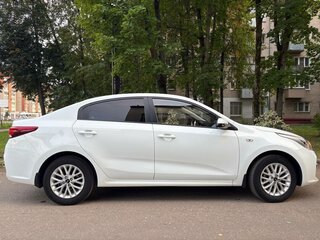 2018 Kia Rio IV, белый, 1350000 рублей, вид 5
