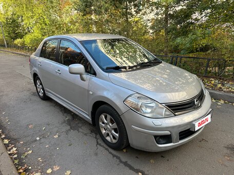 2012 Nissan Tiida I Рестайлинг, серебристый, 590000 рублей, вид 3