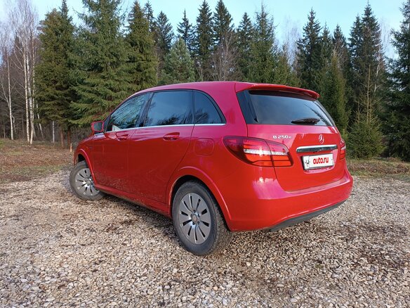 2017 Mercedes-Benz B-Класс 250 e II (W246) Рестайлинг, красный, 1700000 рублей - вид 7