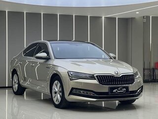 2022 Skoda Superb III Рестайлинг, коричневый, 1822000 рублей, вид 3