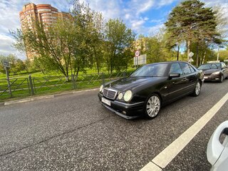 1998 Mercedes-Benz E-Класс 240 II (W210, S210), чёрный, 460000 рублей, вид 1