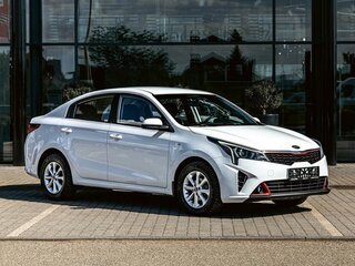 2021 Kia Rio IV Рестайлинг, белый, 1800000 рублей, вид 3