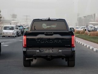 2025 Toyota Tundra CrewMax III, чёрный, 12354000 рублей, вид 5