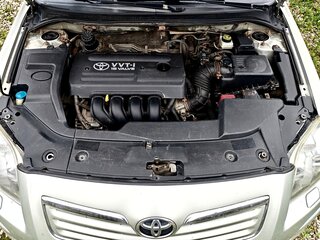 2008 Toyota Avensis II Рестайлинг, серебристый, 700000 рублей, вид 1