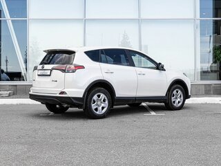 2017 Toyota RAV4 IV (XA40) Рестайлинг, белый, 1740000 рублей, вид 2