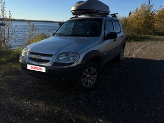2012 Chevrolet Niva I Рестайлинг, серебристый, 490000 рублей, вид 1