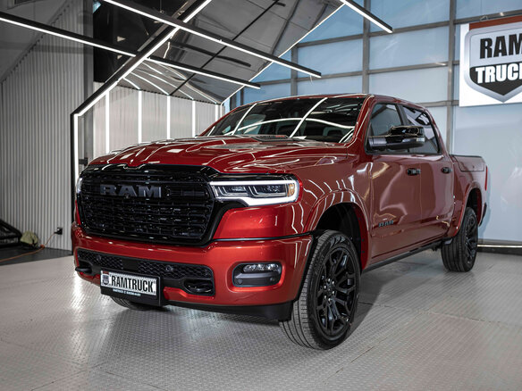 2026 Ram 1500 Crew Cab V Рестайлинг, красный - вид 6
